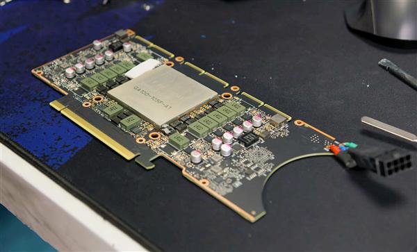 NVIDIA CMP 170HX 顶级矿卡首测 散热极尽奢侈，PCB电路板震撼解密